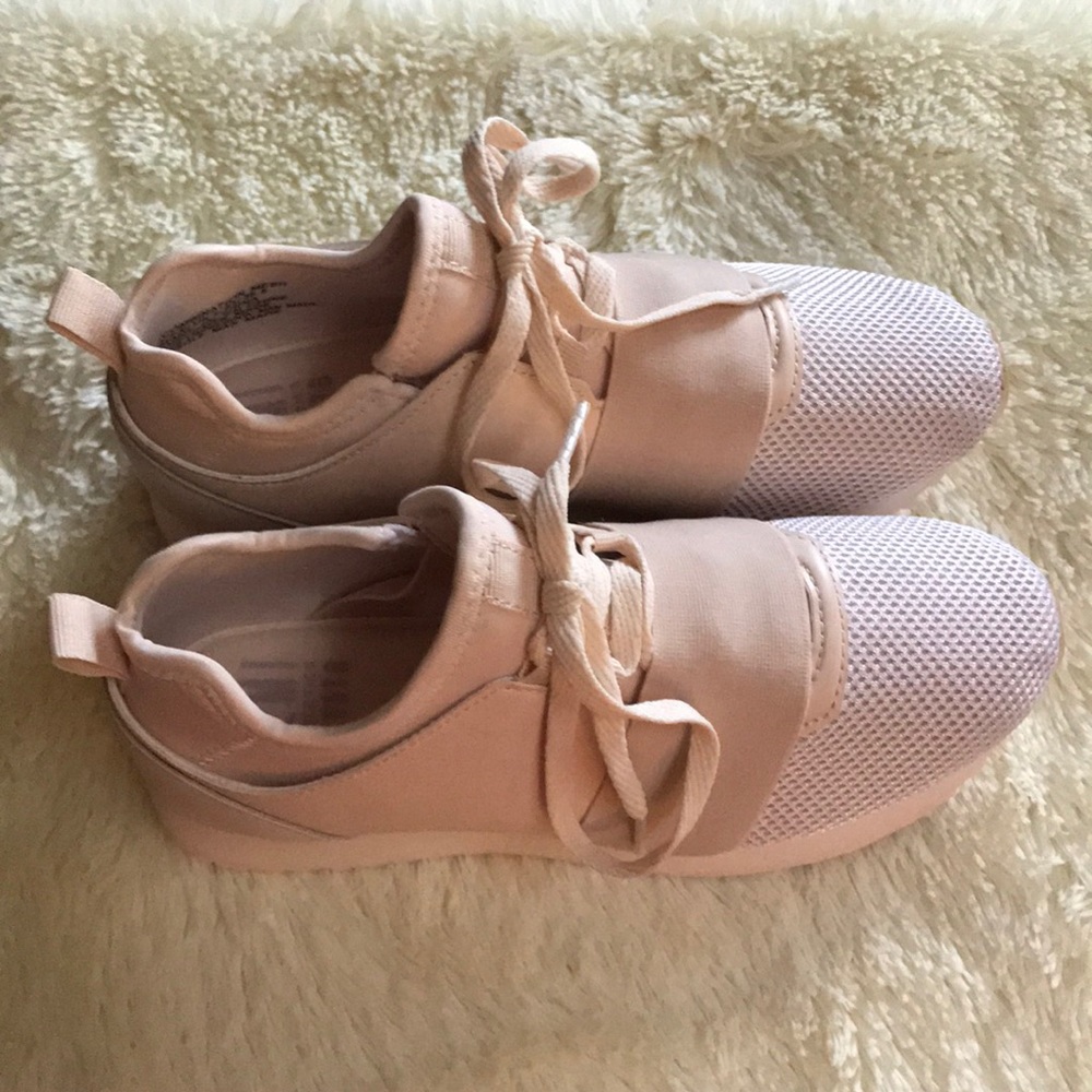 New, ballerina pink, athletic shoe, size 6.